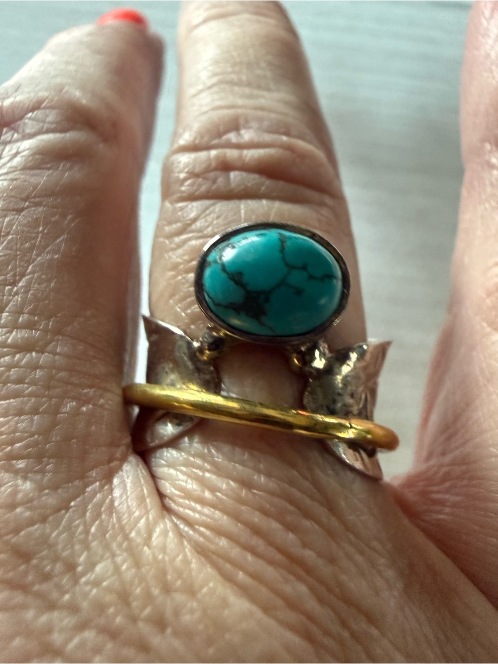 Turquoise Stone Two-Tone Hammered Band Meditation Ring - Blue. Size 7.5. - Picture 2 of 11